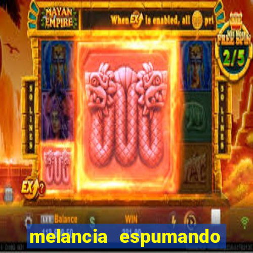 melancia espumando melancia saindo espuma